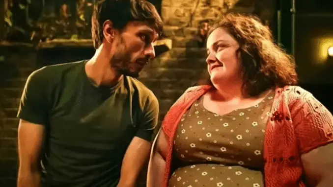 Cena da série Bebê Rena com Donny e Martha, inspirada em eventos reais vividos por Richard Gadd