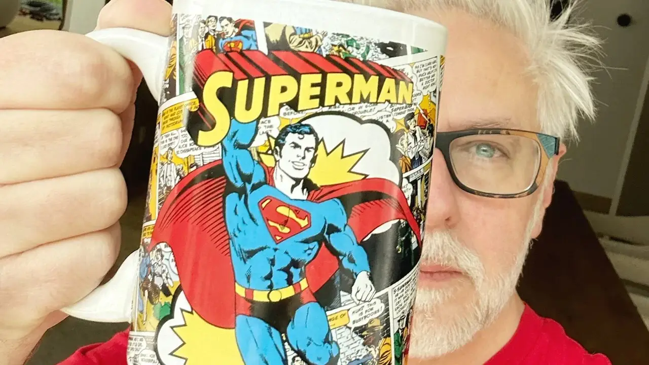 Símbolo do Superman em destaque, representando o novo filme elogiado por executivos da Warner Bros.